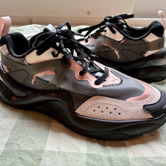 Puma Shoes - Puma Women’s Rise Sneakers in “Black Rosewater” EUC 6.5 Athletic Sport Pink Y2K
